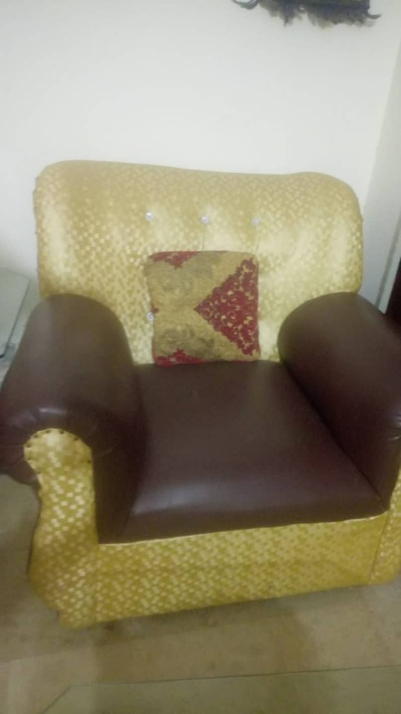 5 Seater Sofa with Excellent Condition 4