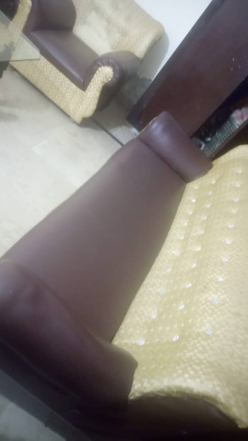 5 Seater Sofa with Excellent Condition 6