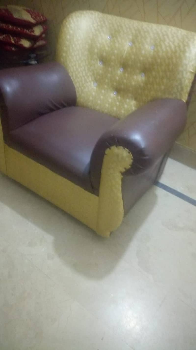 5 Seater Sofa with Excellent Condition 8
