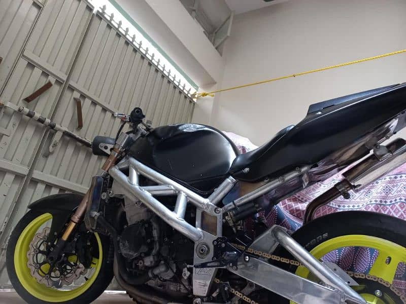 Suzuki gsxr 1000cc street fighter efi 9