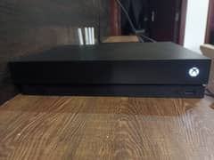 Xbox One X | 1 TB | 4K | 2 Controllers 0