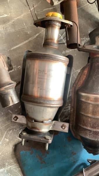 Catalytic Converter Vitz City Fit Camry N WGN Liana Premio Axio Swift 2