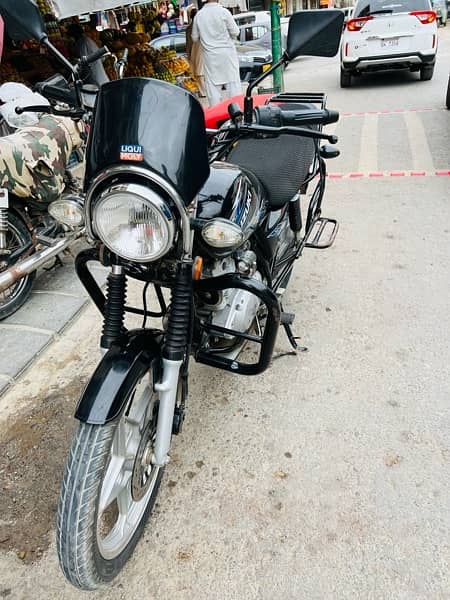 Suzuki GS150 SE black 1