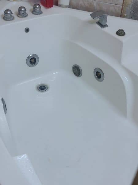 bathtub jacuzzi 2