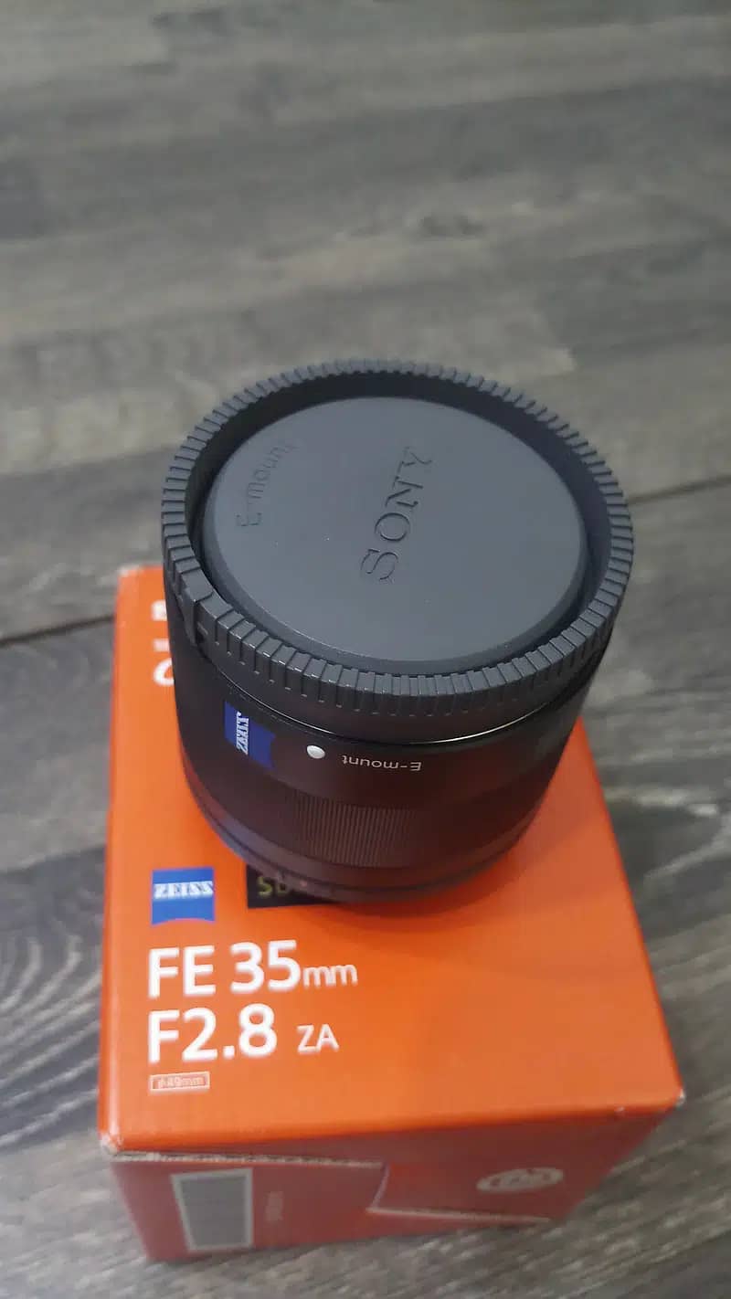 Sony FE 35mm F2.8 ZA Full frame Standard Prime ZEISS Lens 13
