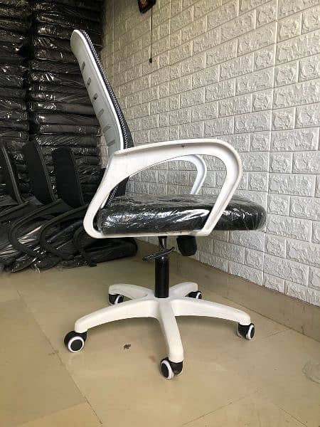 Imported Office Chairs available in reasonable prices 5