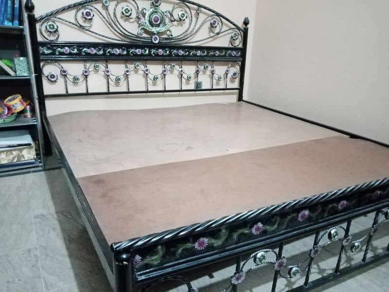 Iron bed for sale - King size - Excellent condition 0