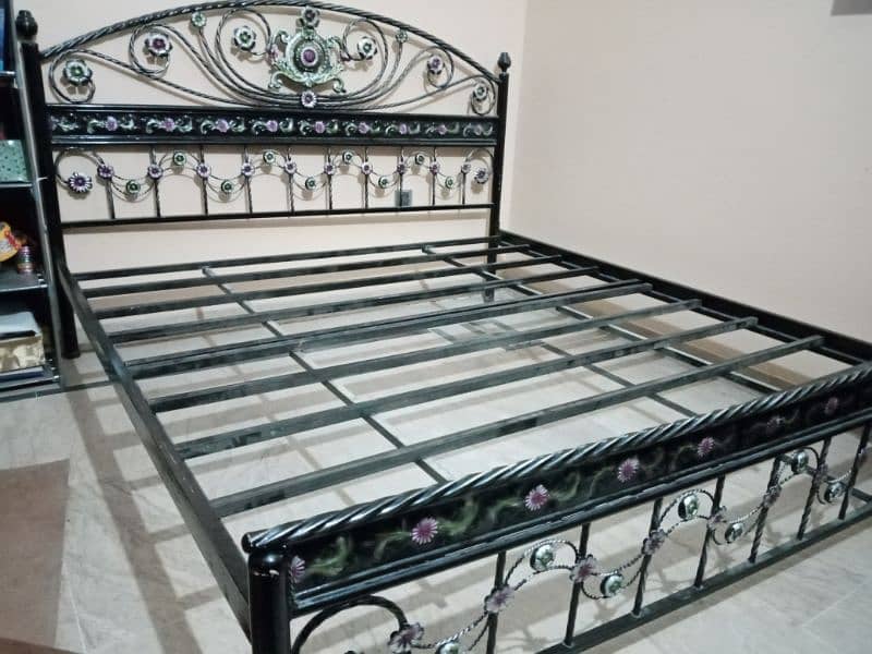 Iron bed for sale - King size - Excellent condition 1