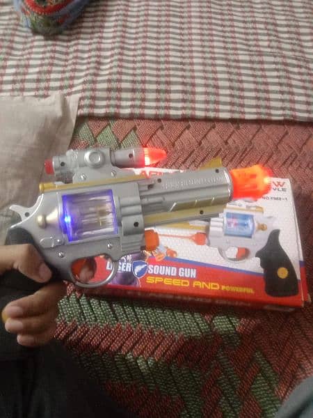 Flashing Gun Sounds, flashing and vibration in mint condition 4