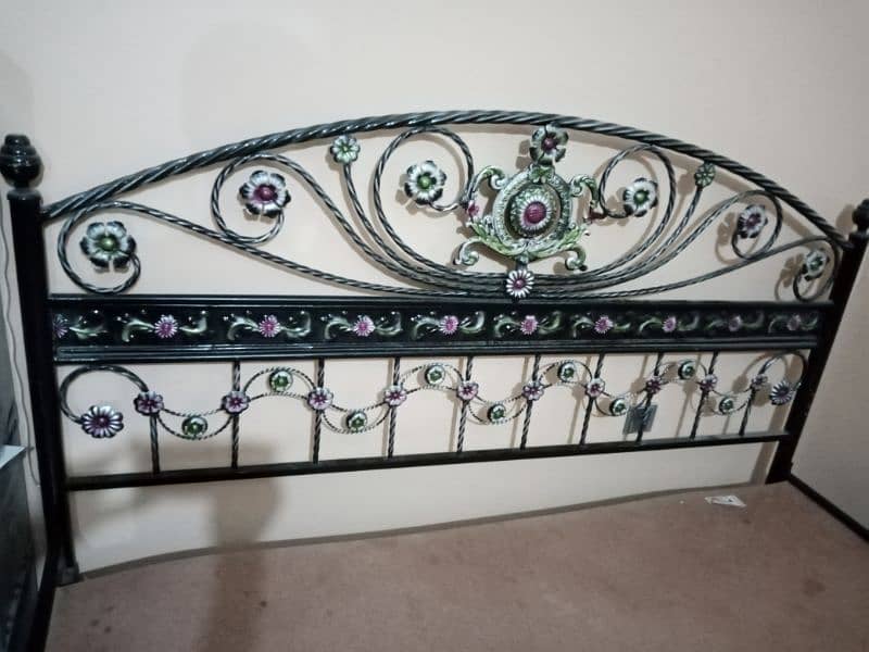 Iron bed for sale - King size - Excellent condition 2