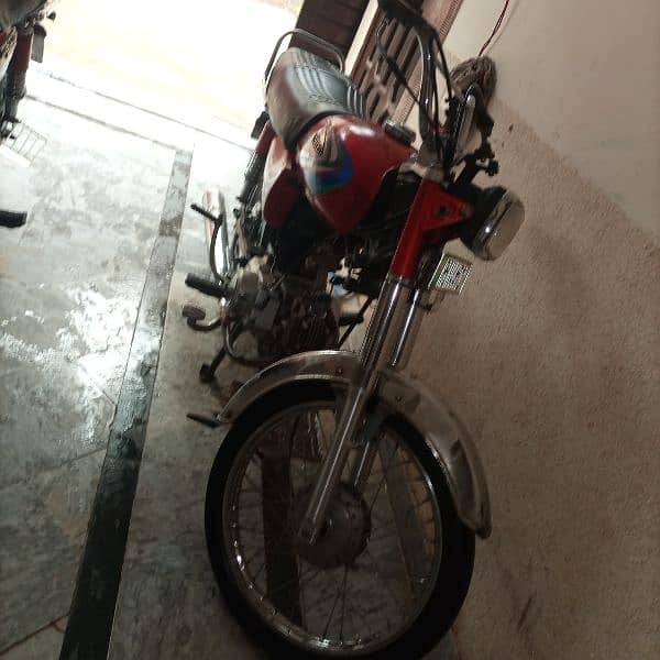 united CD70 Bike 1