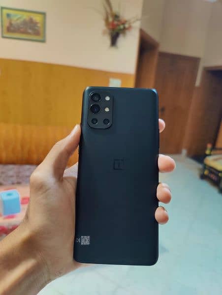 OnePlus 9R With 65W Cahrger 3