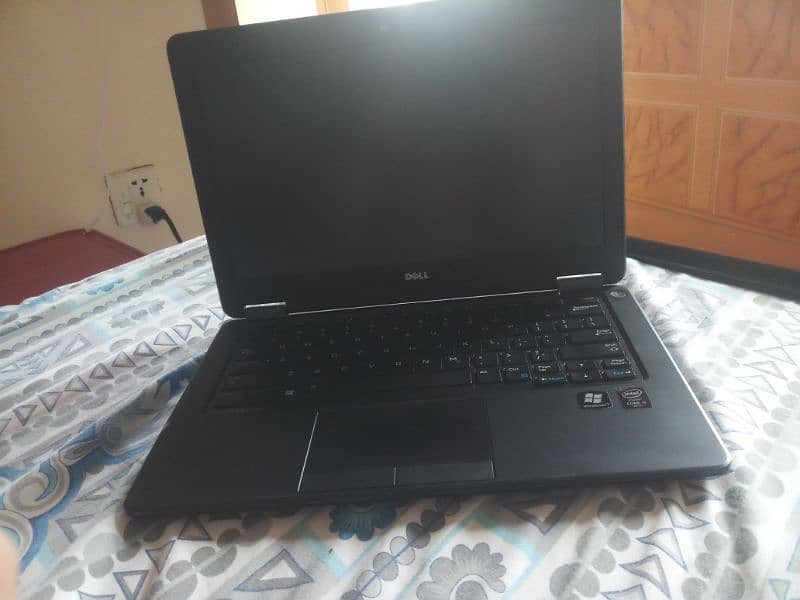 laptop E7250 with 256 ssd 8 gb ram 2