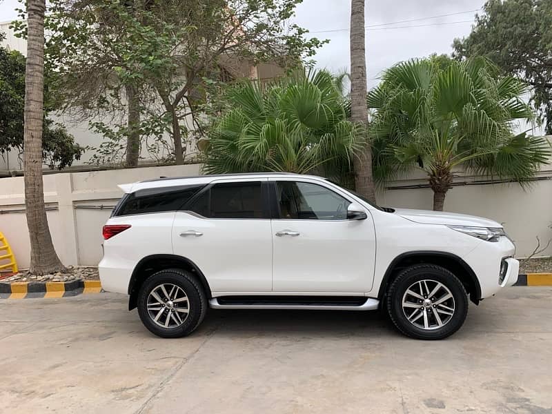 Toyota Fortuner 2020 Sigma 2.8L 4x4 First Hand 21000km Untouched NEW 3