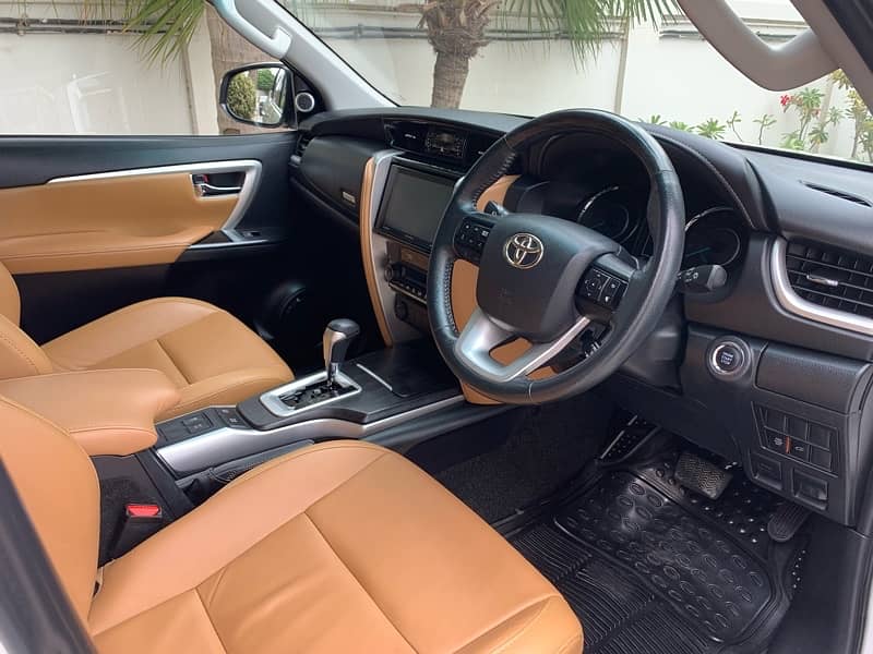 Toyota Fortuner 2020 Sigma 2.8L 4x4 First Hand 21000km Untouched NEW 11