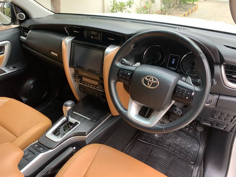 Toyota Fortuner 2020 Sigma 2.8L 4x4 First Hand 21000km Untouched NEW 13