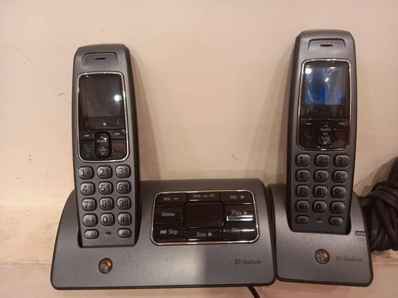 Twin Cordless phone with wireless intercom 1