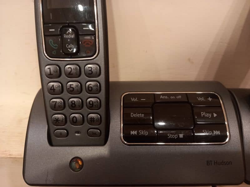 Twin Cordless phone with wireless intercom 3