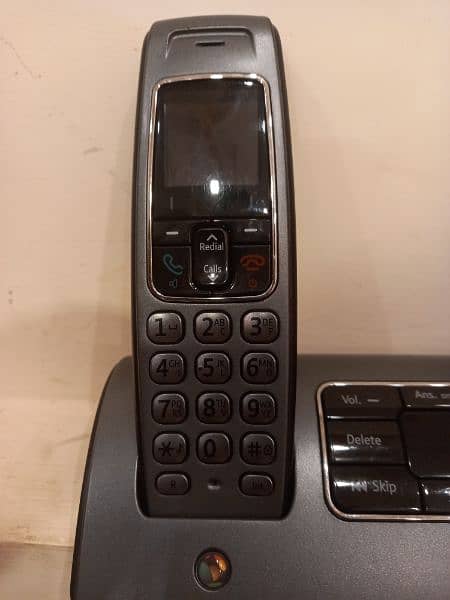Twin Cordless phone with wireless intercom 5