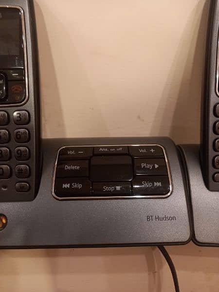 Twin Cordless phone with wireless intercom 6