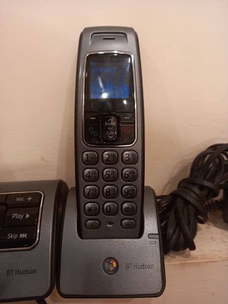 Twin Cordless phone with wireless intercom 7