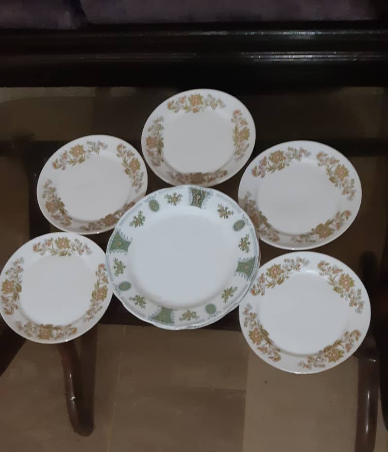 Dinner  plates for sale. 5