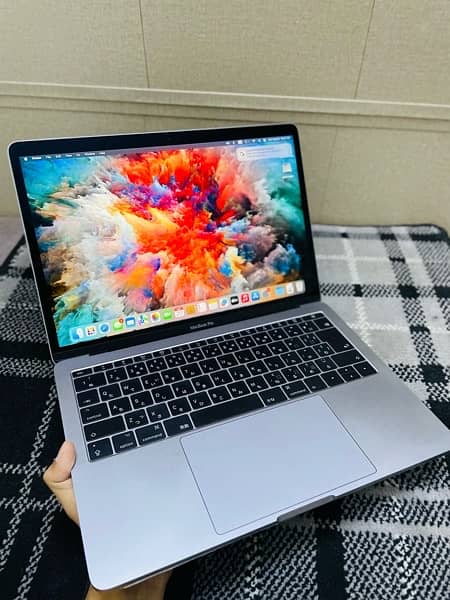 MacBook Pro 2017 (13.3) Grey 16GB i5 4