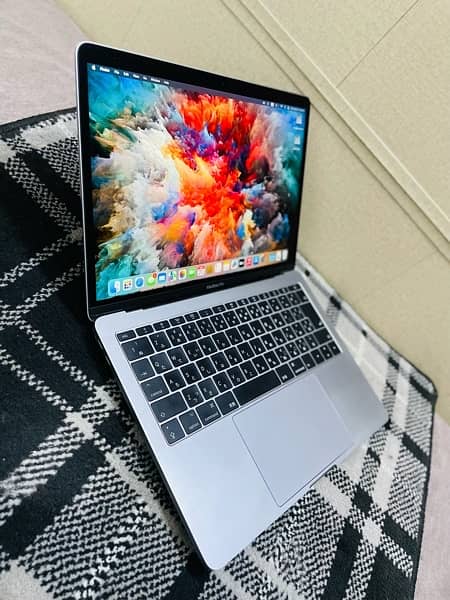 MacBook Pro 2017 (13.3) Grey 16GB i5 5