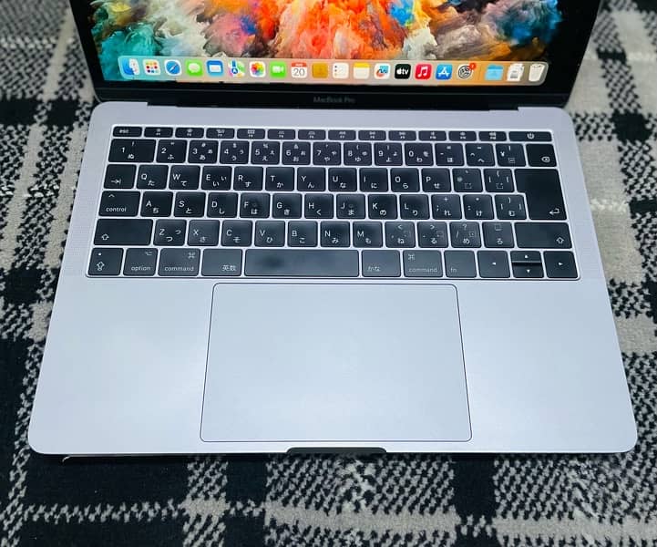 MacBook Pro 2017 (13.3) Grey 16GB i5 7