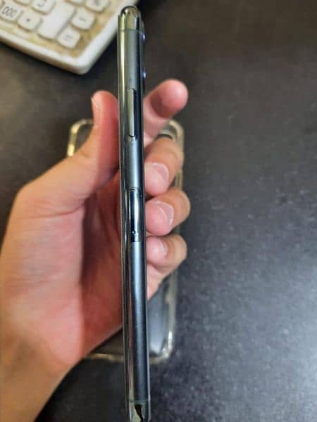 iphone 11 pro max pta approved with box 2