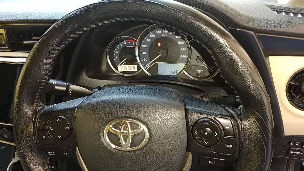 Toyota Corolla GLI 2018 Model Black Color 19