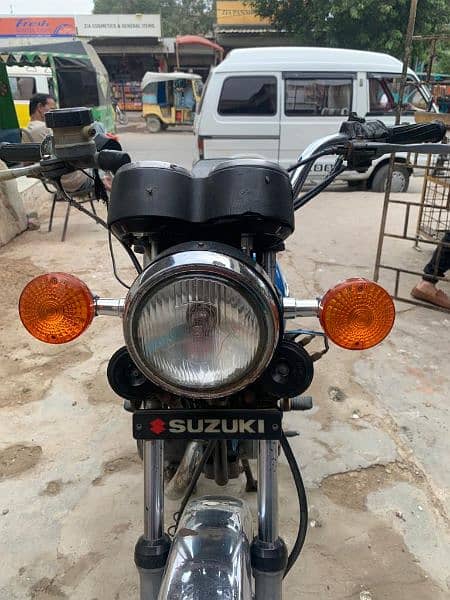 Suzuki Gp 100 12