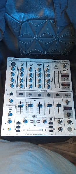 Bahringer Professional DJ Mixer (DJX700) 0