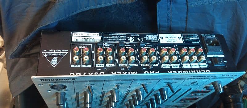 Bahringer Professional DJ Mixer (DJX700) 1