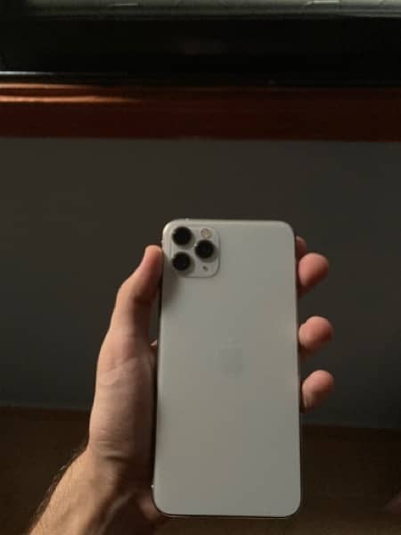 apple iphone 11pro Max 64GB white color waterproof 7