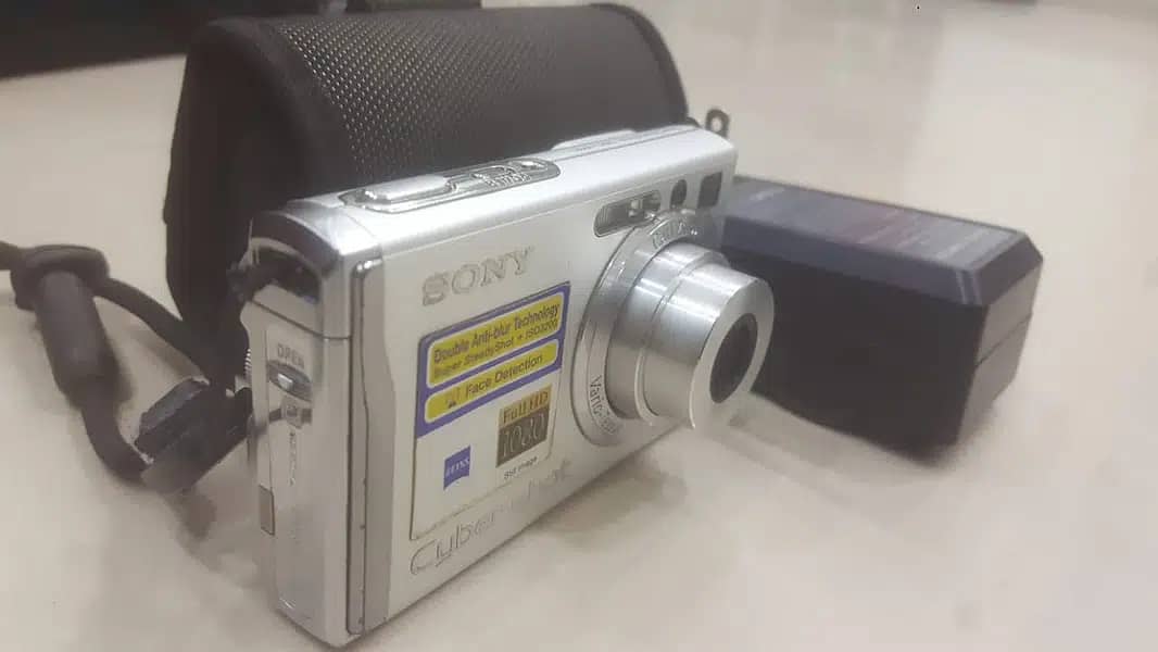 Cybershot DSC W80 |Camera urgent sale 0
