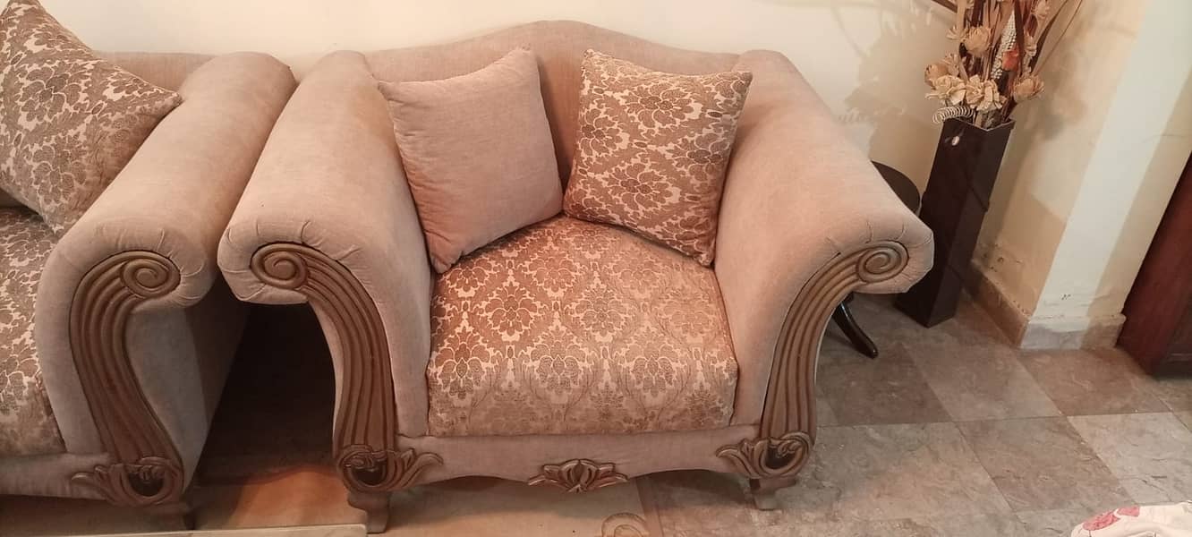 Very Less Used 7 Seater Sofa Set for Sale 2