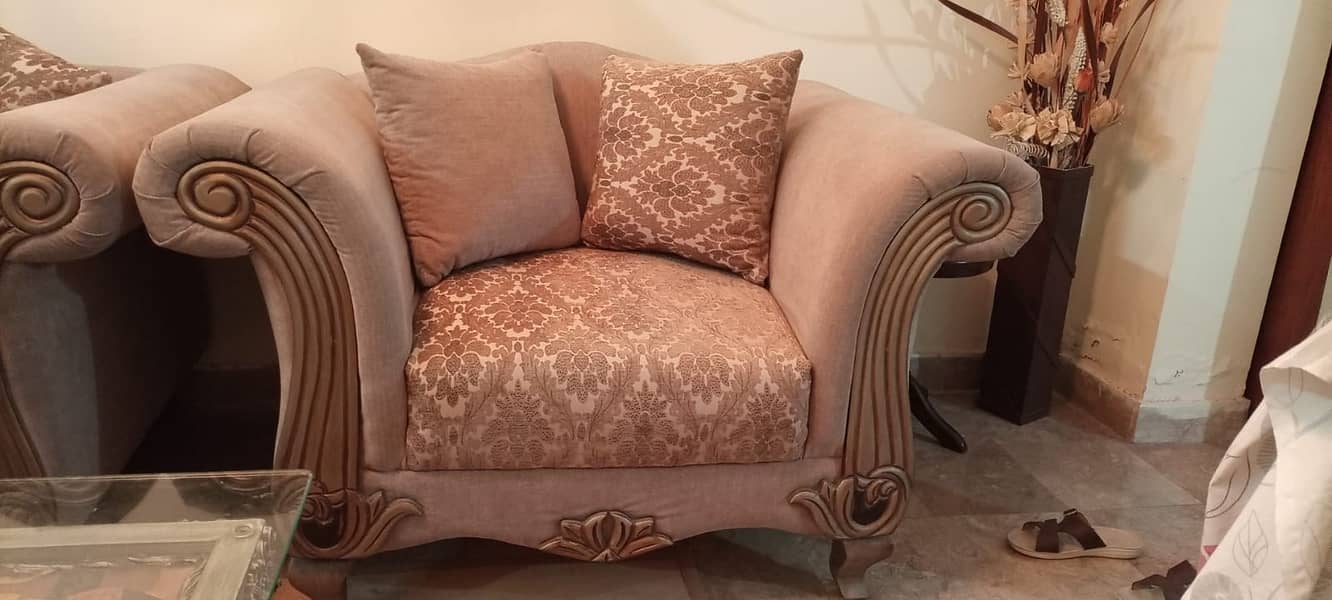 Very Less Used 7 Seater Sofa Set for Sale 3