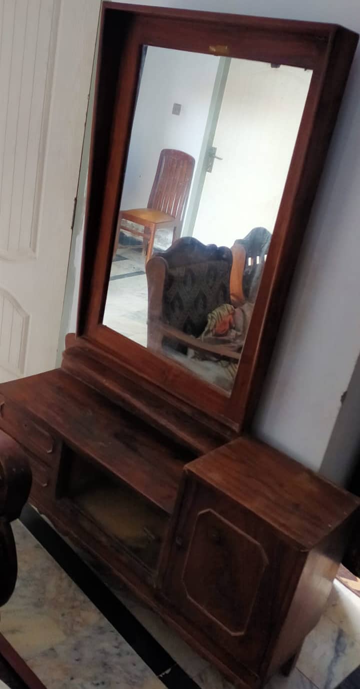 Dressing table mirror 0