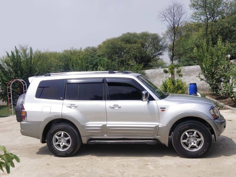 Mitsubishi Pajero 2