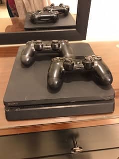ps4 slim 500 GB with two controllers