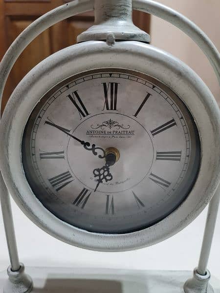 Cream Round Pocket Watch Style Mantel Clock On Stand 1