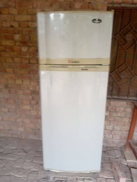 fridge dawlance medium size 1