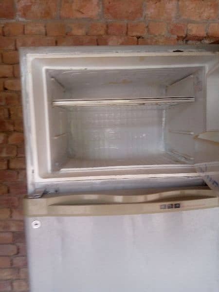 fridge dawlance medium size 2