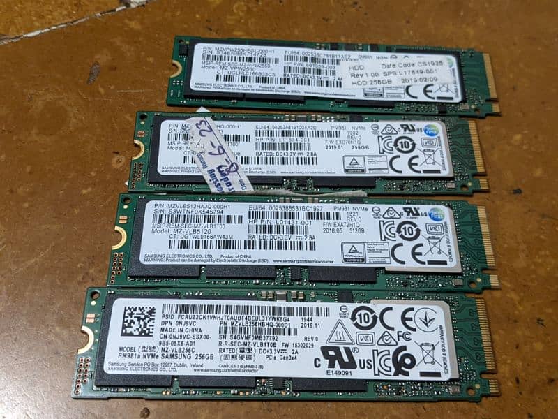 SAMSUNG 256GB SSD 981 NVMe M. 2 drive for laptop, desktop 0