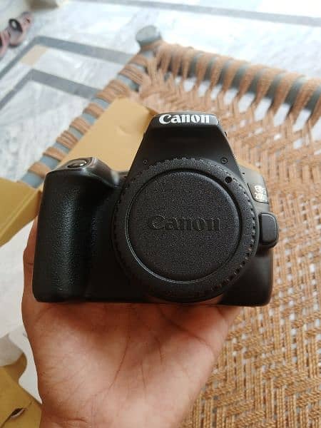 Canon EOS 200D ii 4