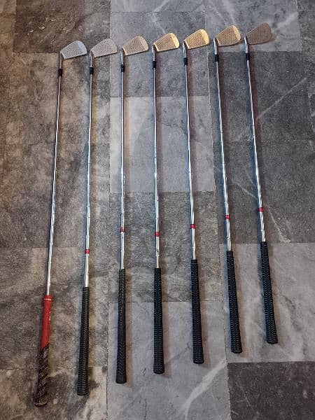 Ben hogan apex 2 irons set and 1 wood, right hand. Old model, 8 Clubs 1
