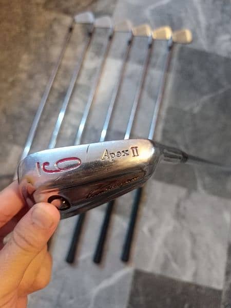 Ben hogan apex 2 irons set and 1 wood, right hand. Old model, 8 Clubs 5