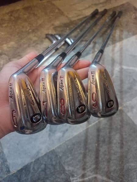Ben hogan apex 2 irons set and 1 wood, right hand. Old model, 8 Clubs 13
