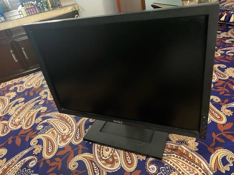 Dell LED 19 Inch is available for sale 1